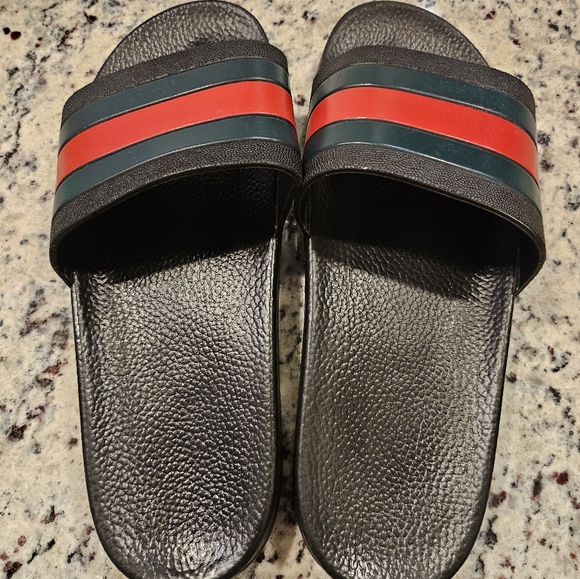 Gucci Black and Red Slide Sandals Good Conditions Cracked On The Side - Picture 1 of 9